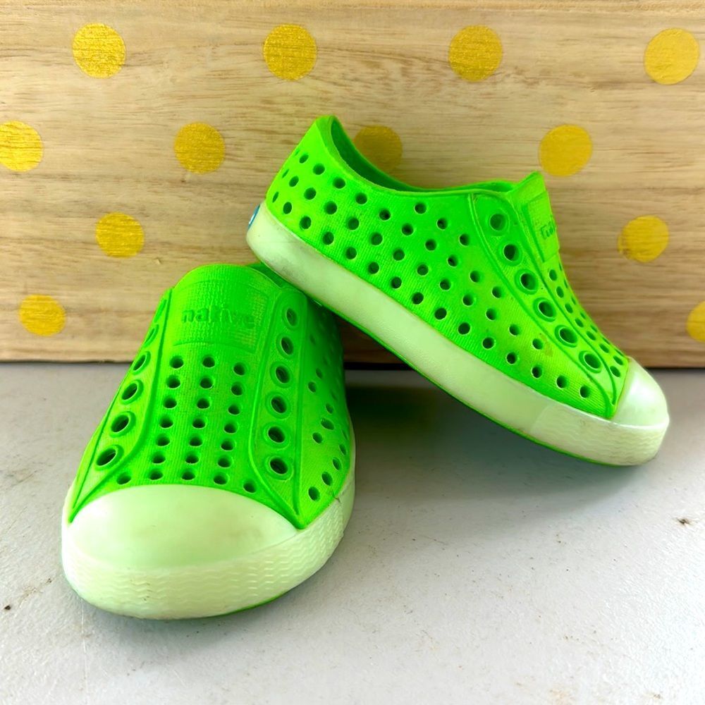 Native Slip On Glow In‎ The Shoes Green Sz C4